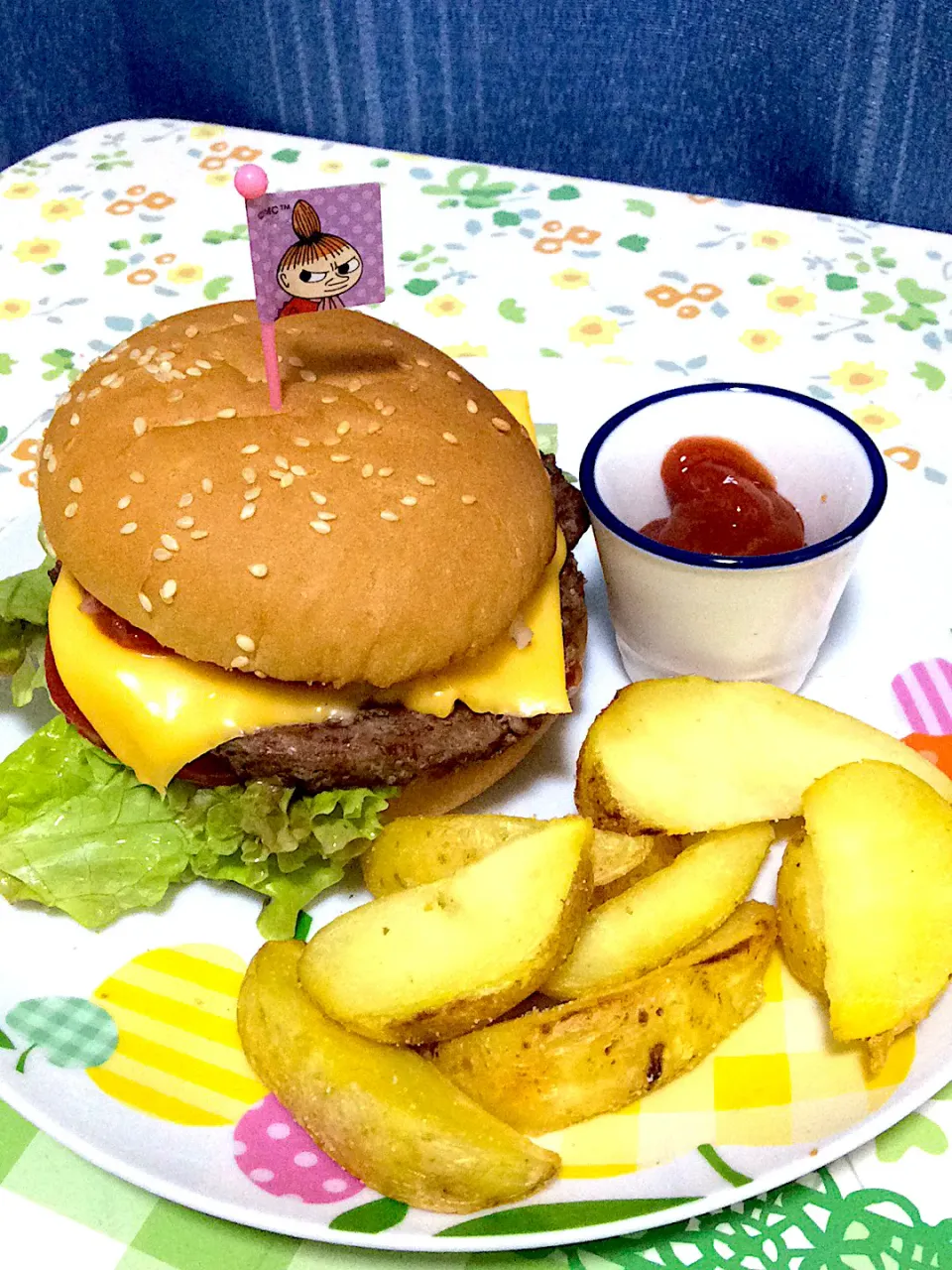 meltoroラクレットを挟んだハンバーガー🍔|ひよこさん