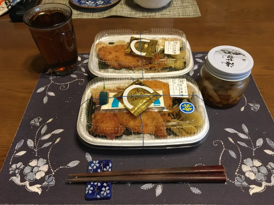 のり弁当と全部のせのり弁当(ほっともっと,昼飯)|enarinさん