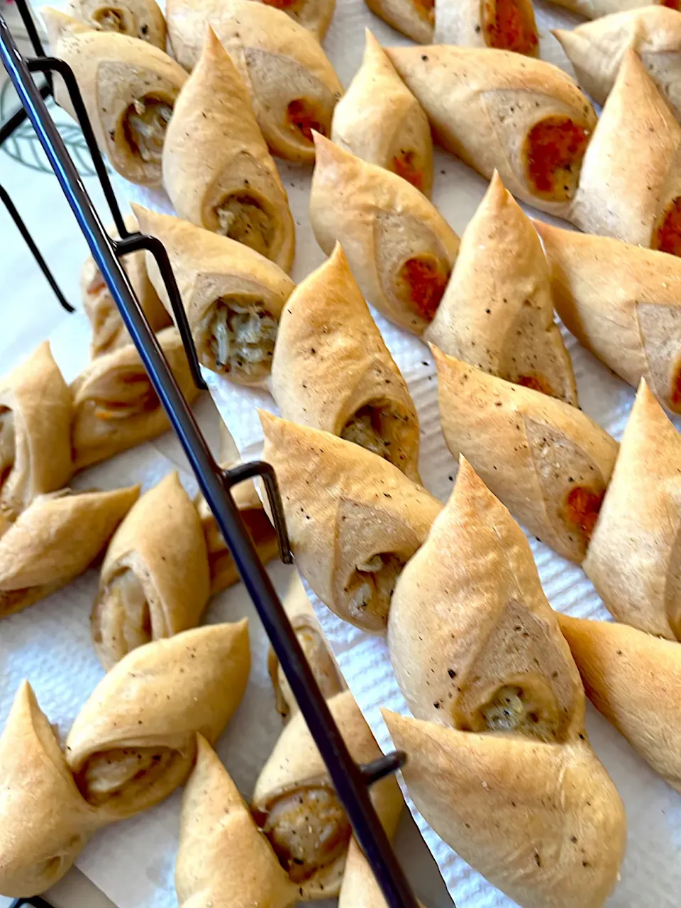 定番のエピ🥖ベーコンエピ🥓 サーモンマヨエピ🥖しらすマヨエピ🥖です🤗💕✨|てるみさん