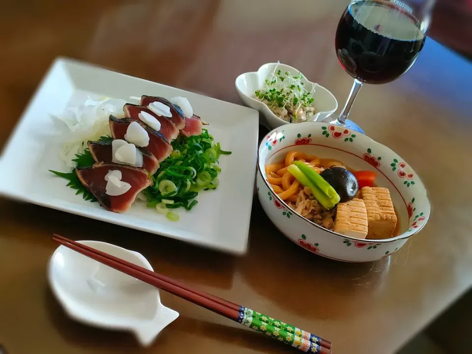 赤ワインと高知県鰹たたき♪の晩ご飯♡|アカネ💖さん