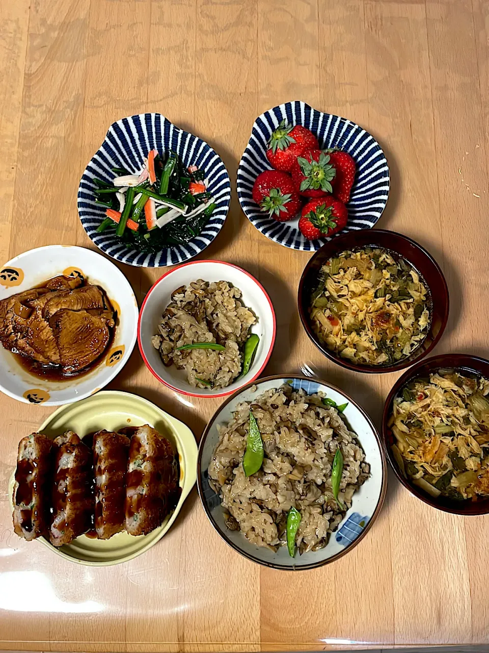 サンラータン　イカメンチ　焼豚　ほうれん草の和物　いちご　炊き込みご飯|そのみさん