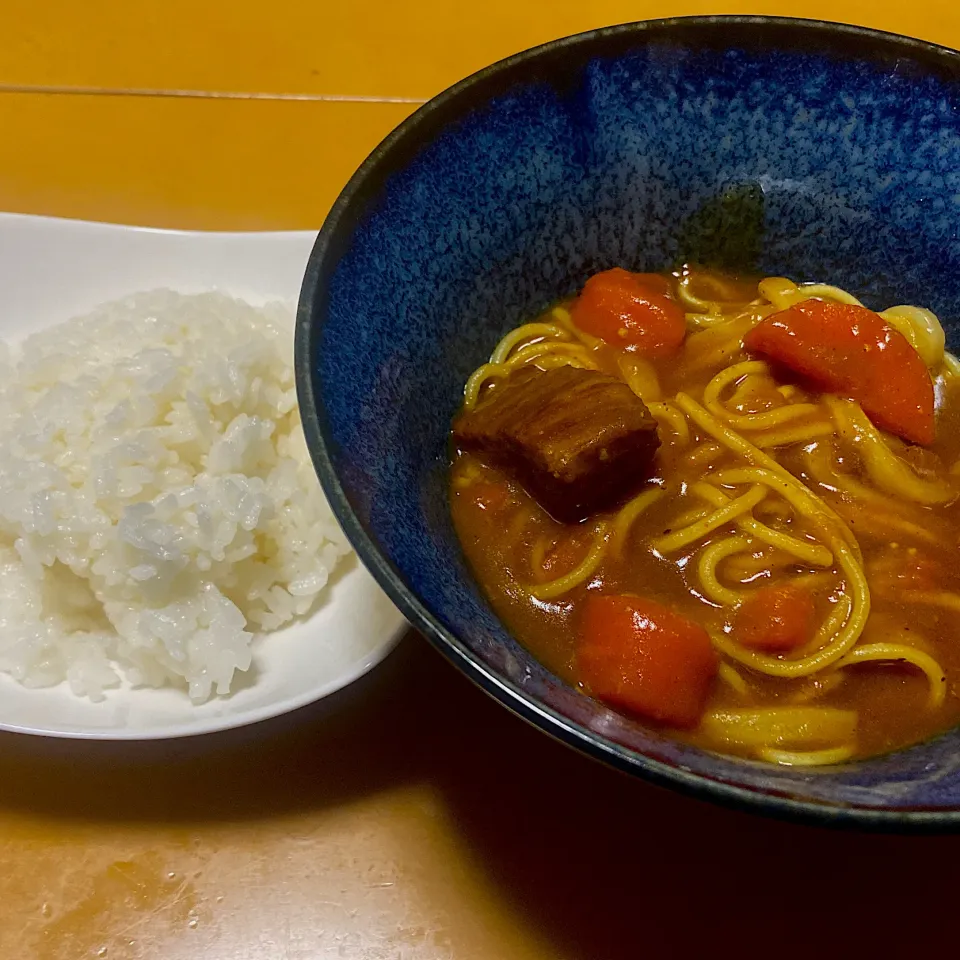 Snapdishの料理写真:アルモンデご飯😊昨日のカレーに出汁で冷凍庫にうどんがひとつしかなかった💦ので先日の残りスパも一緒に😊|サチ😊さん