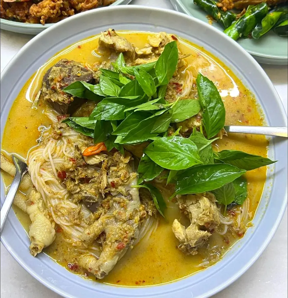 Thai Green Curry Chicken w/ Rice Noodles 🤤🐔💚
...
...
Creamy, Savory, Spicy & Flavorful 🥰|An'leeさん