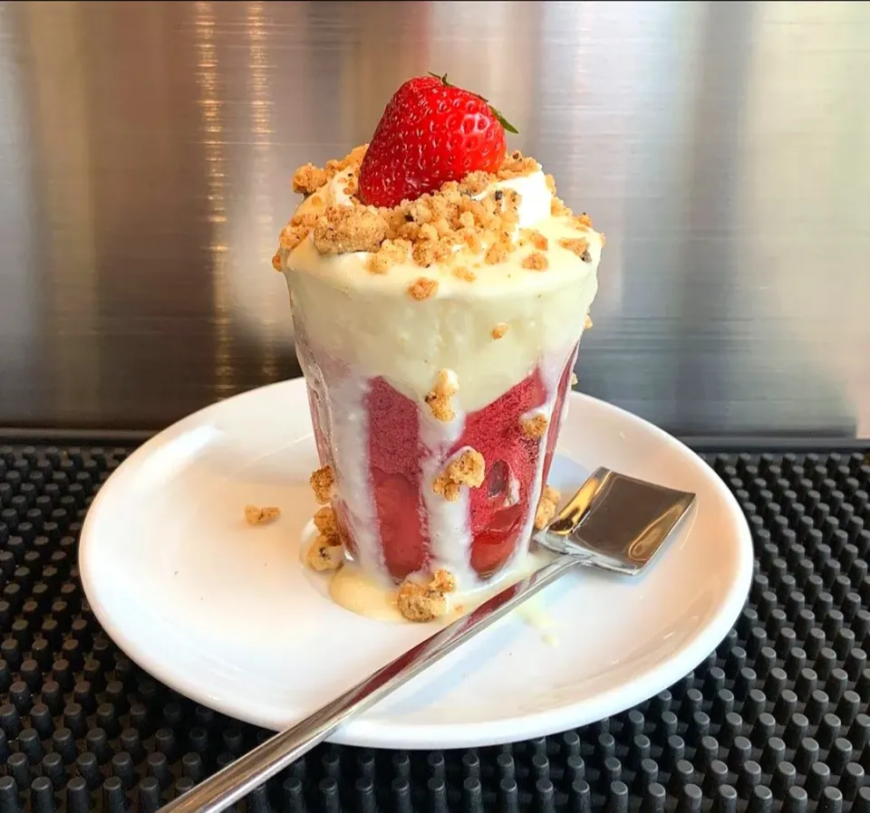 This Creamy & Smooth Strawberry Parfait Tastes As Good As It Looks! 🍓🍨🤤
...
...
Super Yuuuuuumm! 🥰|An'leeさん