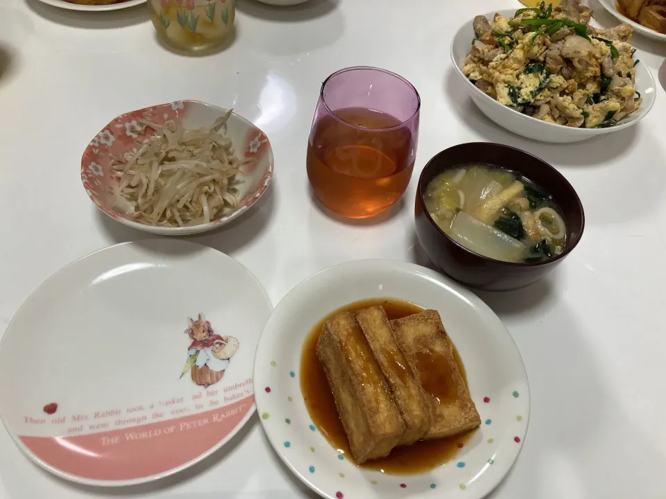 晩御飯☆焼き厚揚げ☆もやしの酢の物☆豚入りニラ玉☆みそ汁（白菜・しめじ・ワカメミックス）|Saharaさん