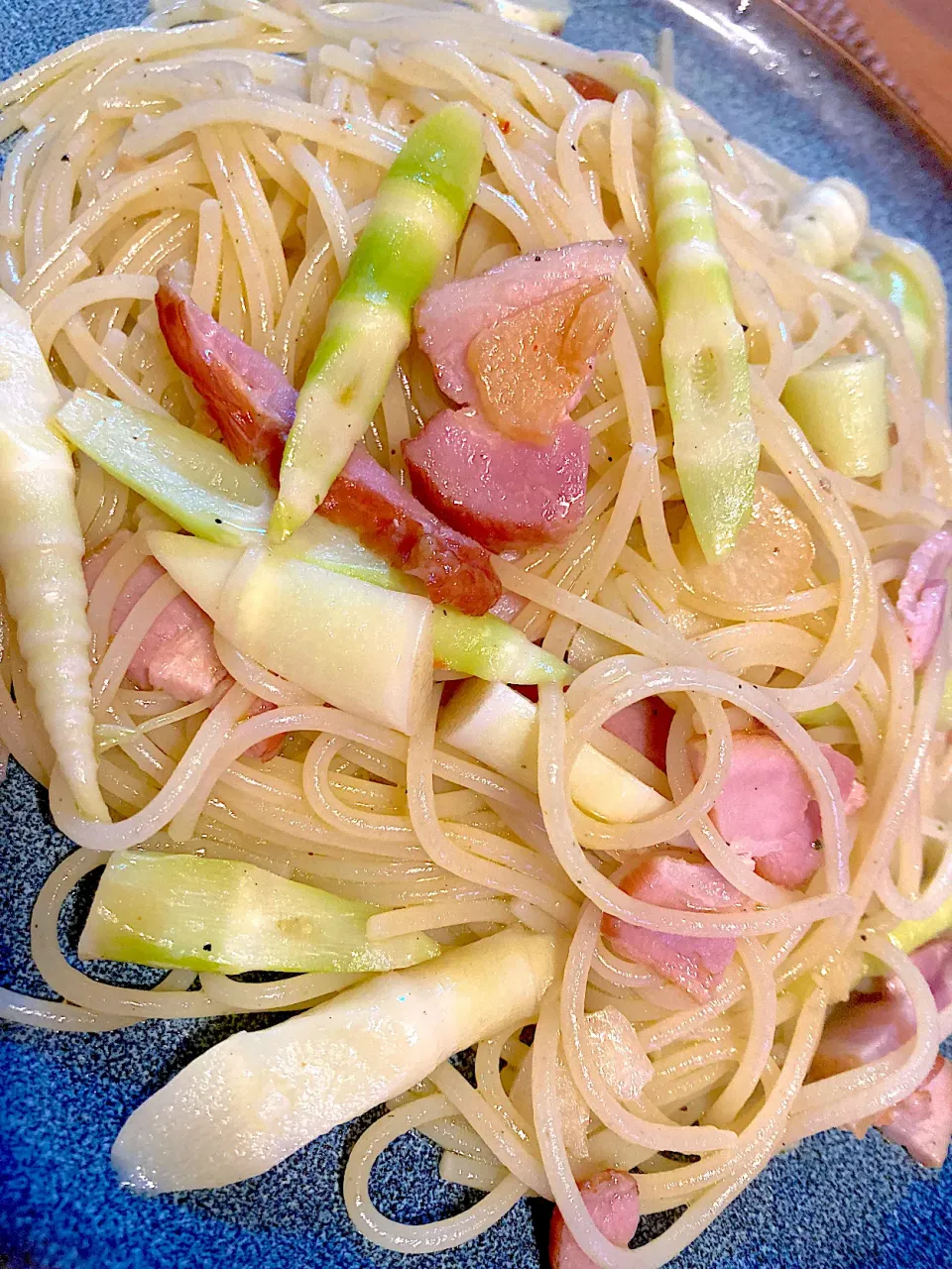 ネマガリダケとベーコンのオイルパスタ😋🍝💕✨|アイさん