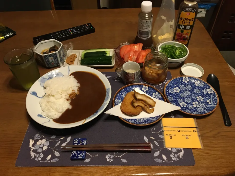 チーズカレーライス、コロッケ＆エリンギ素揚げ、サラダ(夕飯)|enarinさん