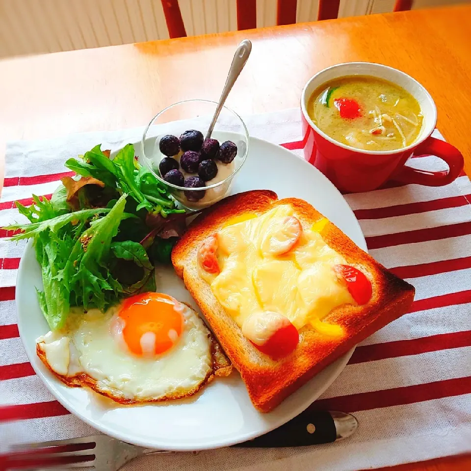 ピザトーストで朝ごはん|えるえるさん