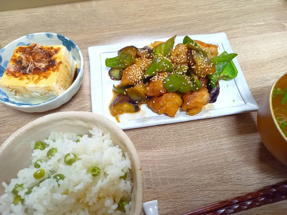 ・鶏とピーマンと茄子の甘酢炒め
・豆ごはん
・冷奴|ちりさん