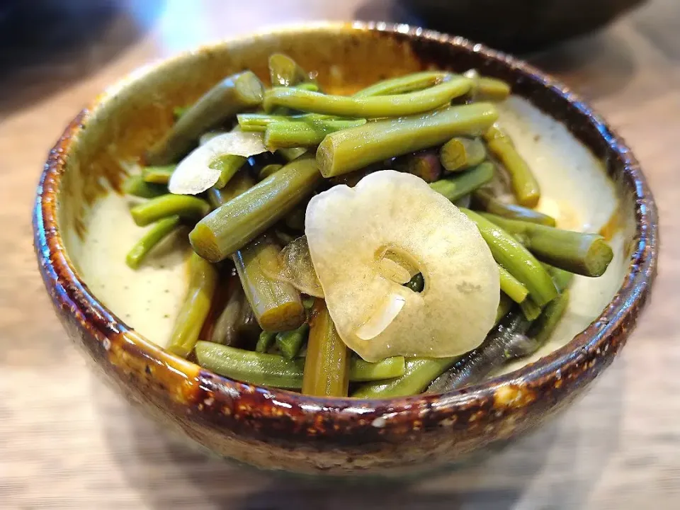 わらびのにんにく醤油漬け|古尾谷りかこさん