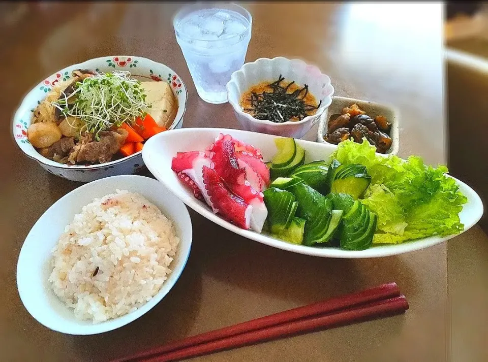 昼ごはん♡

明石活蛸メインの食卓♪

すき焼き風煮と納豆もずくと奈良漬け|アカネ💖さん