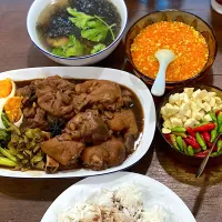 Snapdishの料理写真:Stewed pork leg on rice “ข้าวขาหมู”|ดลพร เขมะสมบูรณ์さん