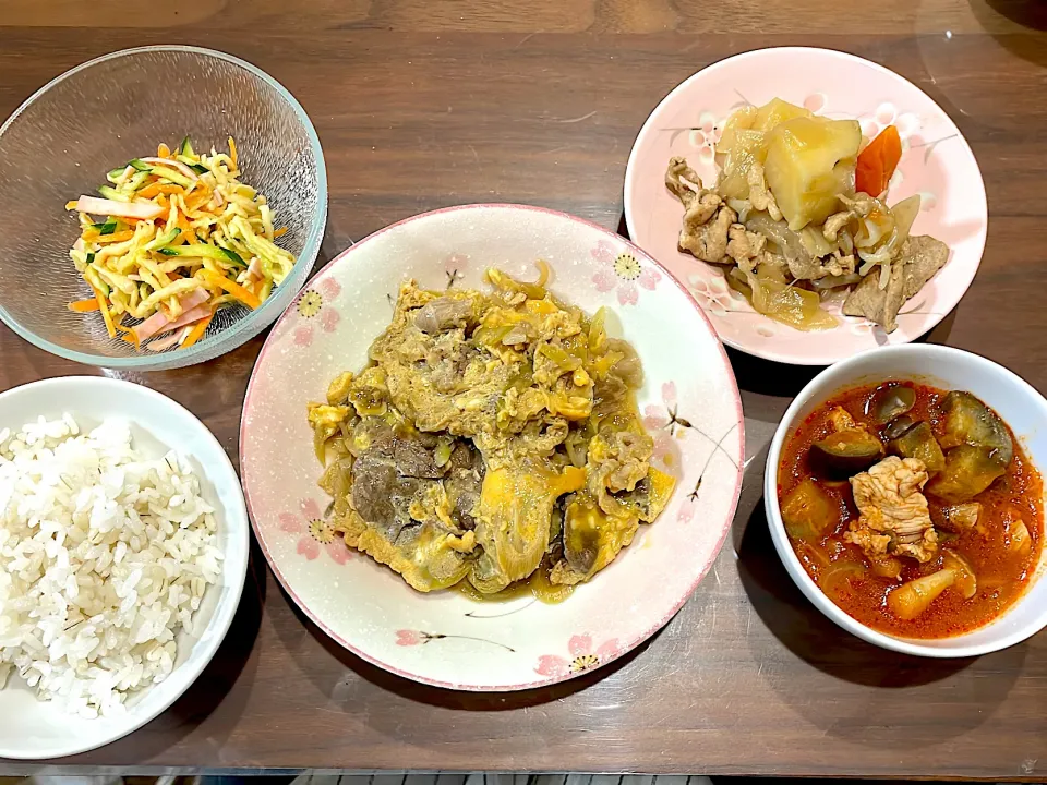 頂き物牛鍋　茄子と豚肉のミネストローネ　肉じゃが　切り干し大根の中華サラダ|おさむん17さん