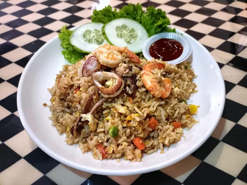 Snapdishの料理写真:Seafood Fried Rice Kebabom 🤭🤭|Soul Legacyさん