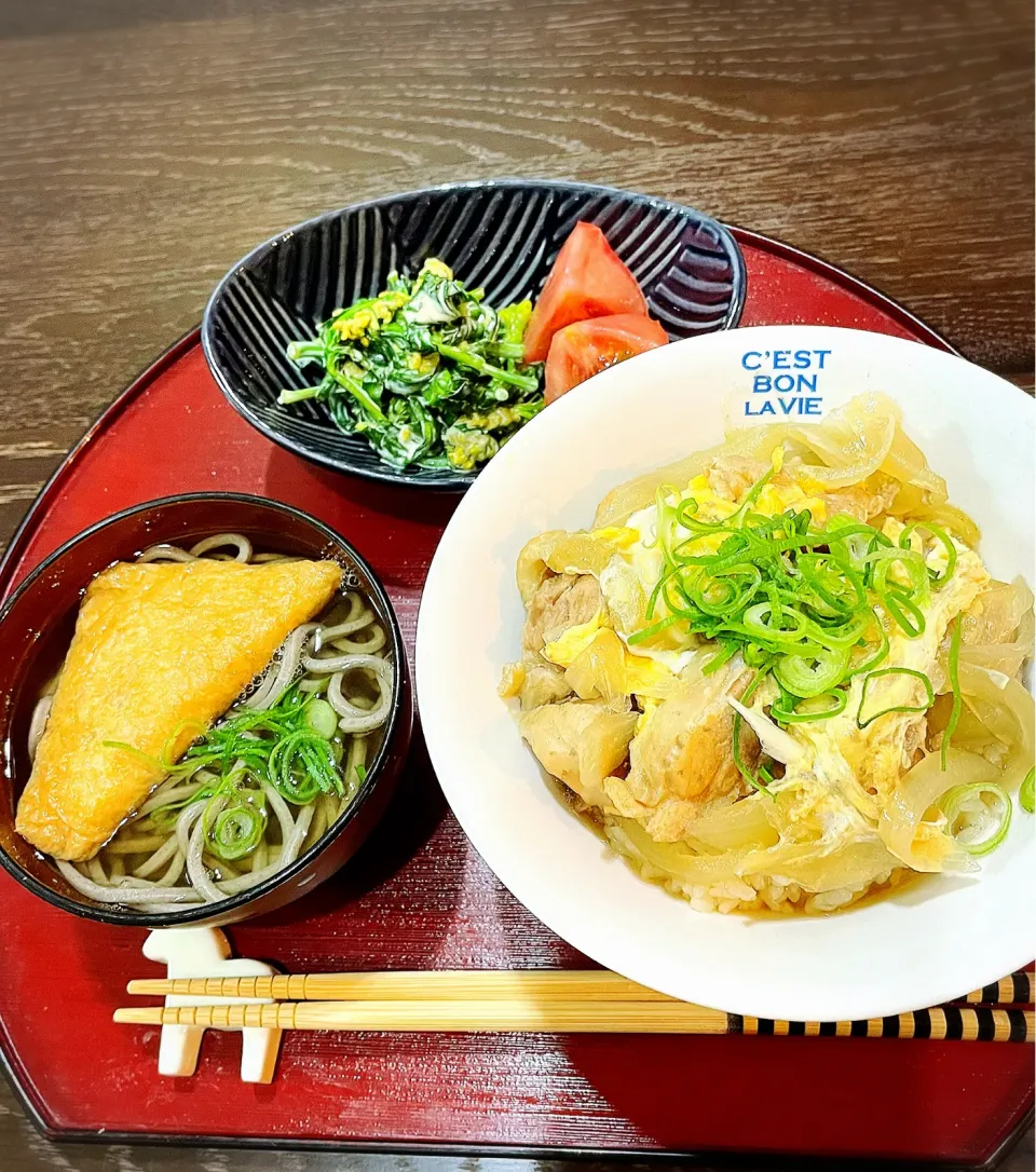 Snapdishの料理写真:親子丼&きつねそば&菜の花の和え物|mocoꕤ*.゜さん