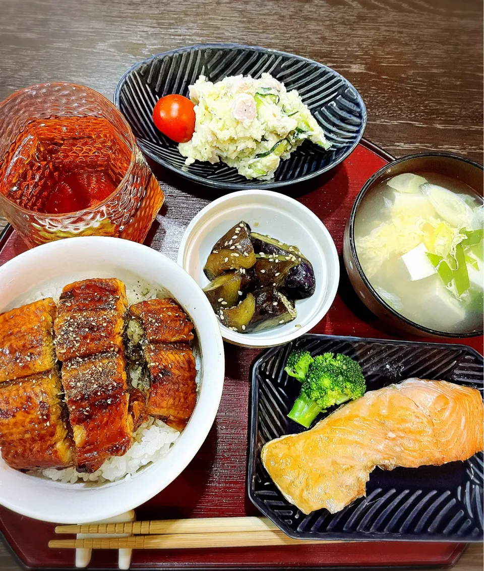 ミニうな丼&鮭の塩焼き&ポテトサラダ&ナスの煮浸し|mocoꕤ*.゜さん