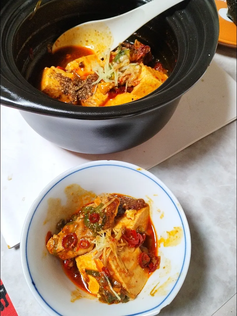 土鍋で煮込んだ、辛ウマ木綿豆腐🎉|深夜特急fさん