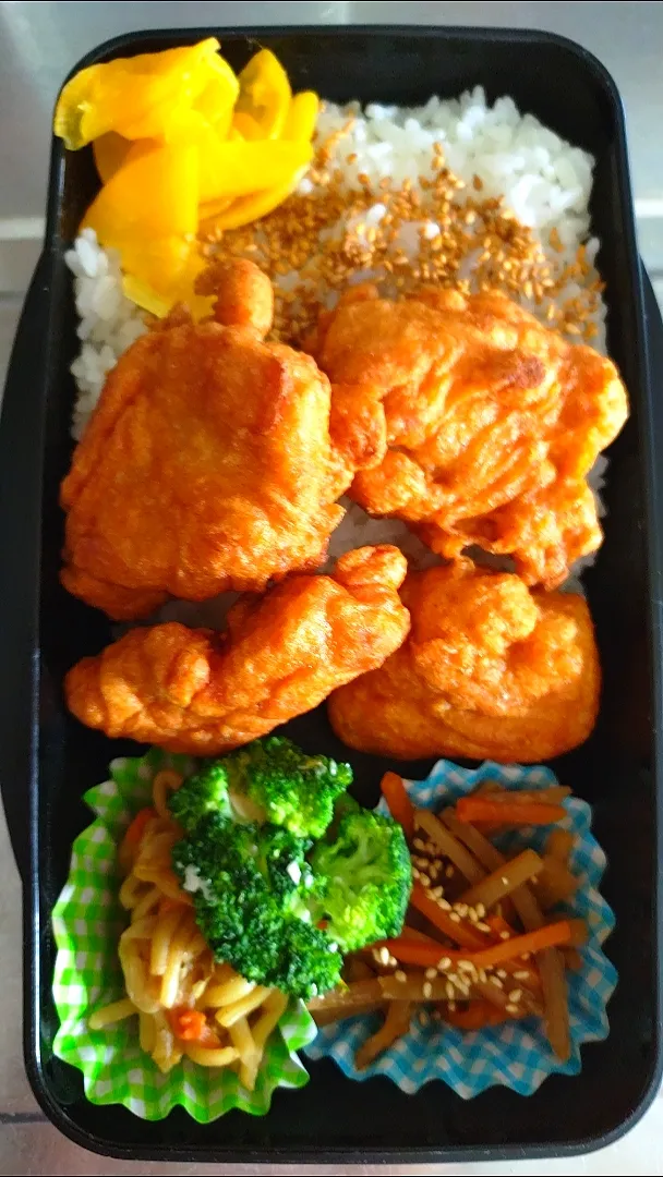 旦那弁当　2023/5/6

からあげ
きんぴらごぼう
焼きそば&ブロッコリーマヨ|ユキヨメ♪さん