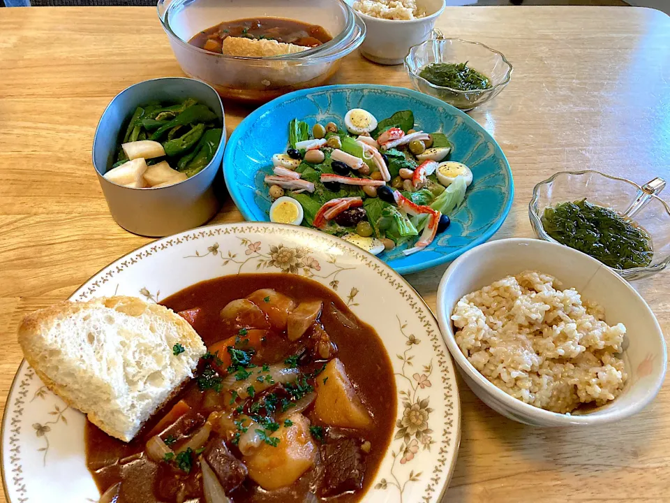 ハインツのデミ缶で赤ワインたっぷりビーフシチュー💗|さくたえさん