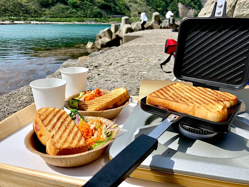 ハムチーズホットサンド🧀🍞|sato*さん