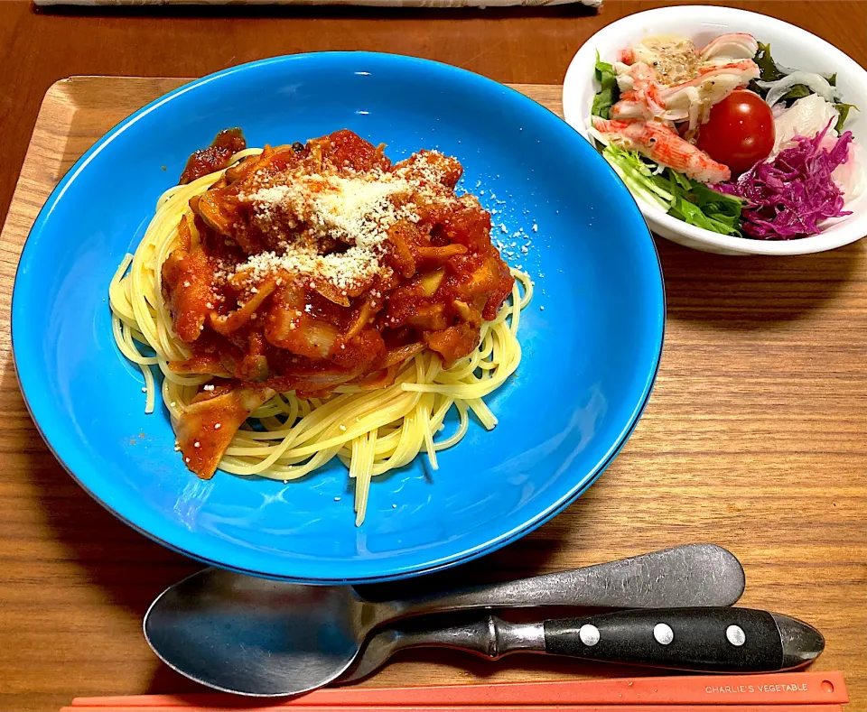 トマトバジルとベーコンとキノコのパスタ🍝|ももさん