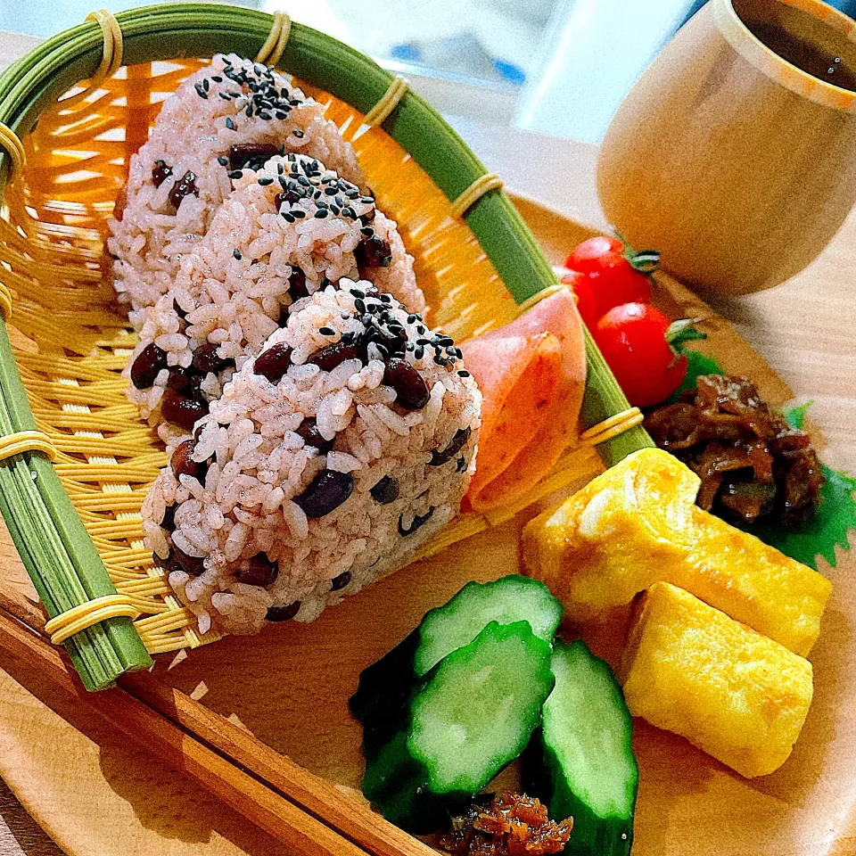 昼は和食　初の赤飯おにぎり🍙ランチ|Sの食卓さん