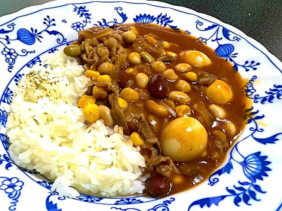 Snapdishの料理写真:お昼ご飯  具沢山ハヤシライス|emiさん