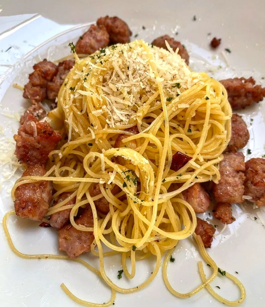 Snapdishの料理写真:Olio Pasta w/ Spicy Italian Sausages 🍝🥰
...
...
Mmmm... This Dish Looks Simple Yet Full of Complex Flavors 🤤|An'leeさん