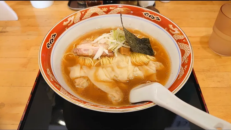 Snapdishの料理写真:海老ワンタン麺＠玉龍|273さん