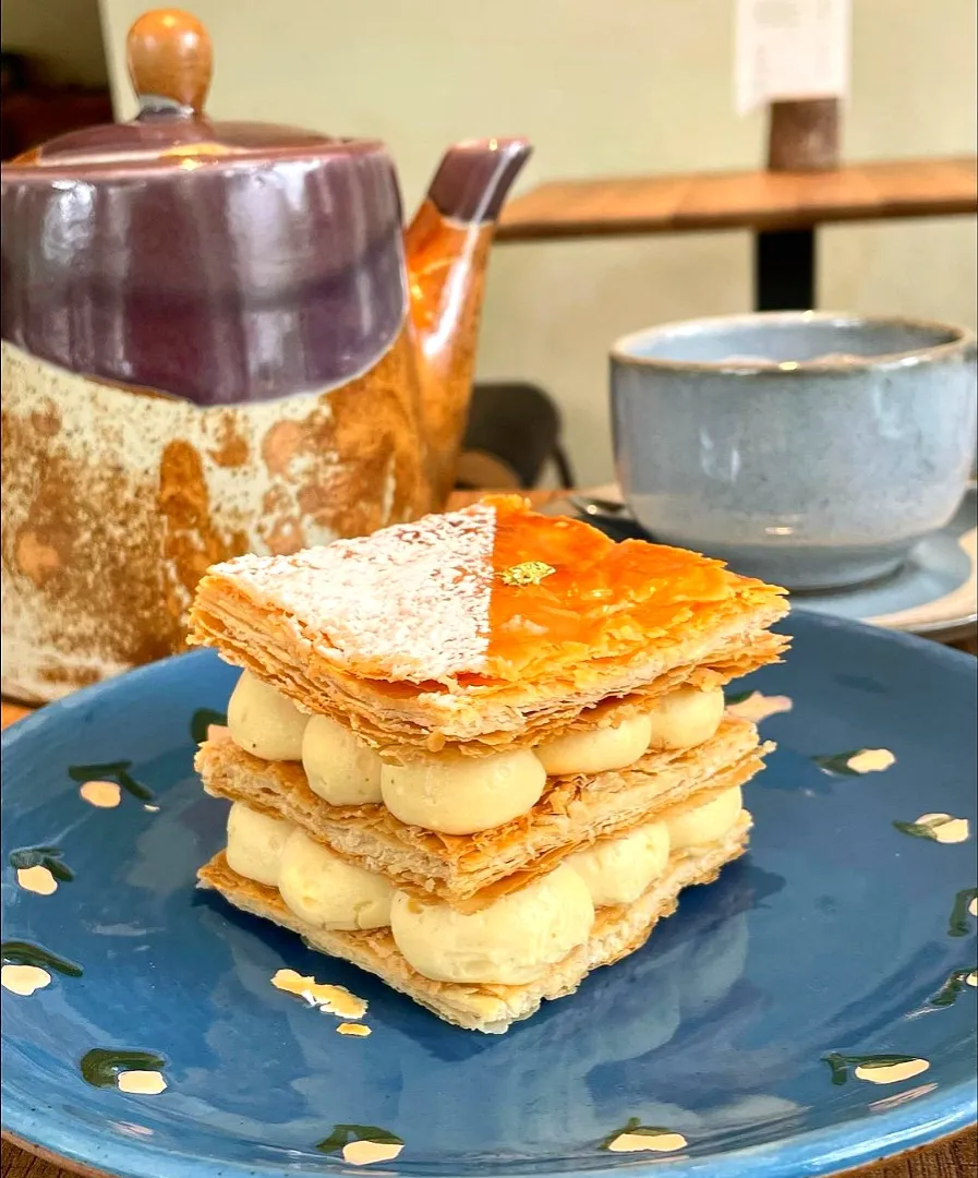 Mille Feuille 🧈
...
...
Flaky & Creamy Plus It's a Wonderfully Appealing Blend of Flavors & Textures! 🤤💕|An'leeさん