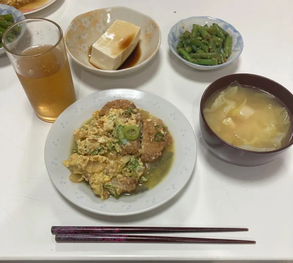 晩御飯☆いんげんの胡麻和え☆カツとじ☆冷奴☆みそ汁（キャベツ・麩・揚げ）|Saharaさん