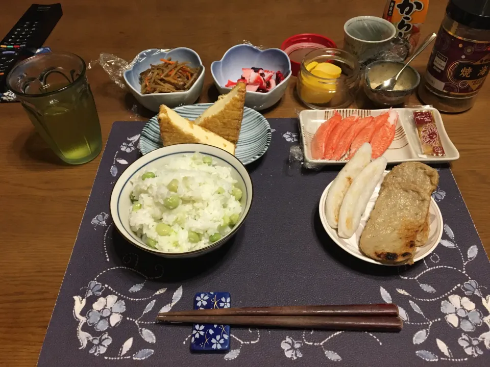 Snapdishの料理写真:絹厚揚げとじゃこ天の網焼き、笹蒲鉾、カニカマ、きんぴらごぼう、酢蛸(夕飯)|enarinさん