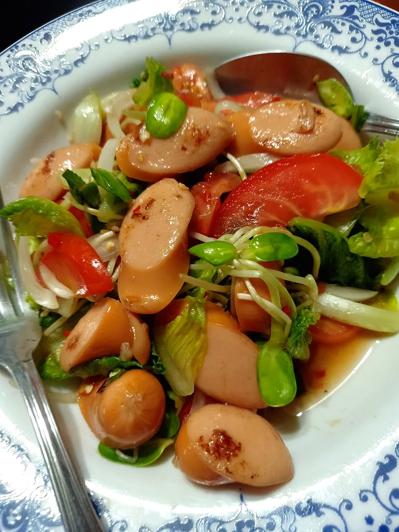 Thai-style Spicy Sausage Salad 🌶️🥗🌶️🤤 (ยำไส้กรอก) |An'leeさん