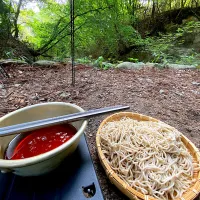 Snapdishの料理写真:新緑の河原でざる蕎麦|ジョニーさん