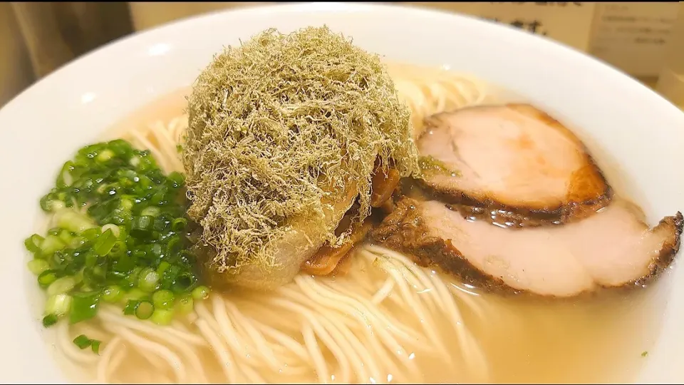 【2013年八幡山で創業】
函館塩ラーメン 五稜郭
ラーメン (自家製麺、800円)
＋がごめ昆布 (150円)
＠荻窪2分
23101 (104,900)|大脇さん