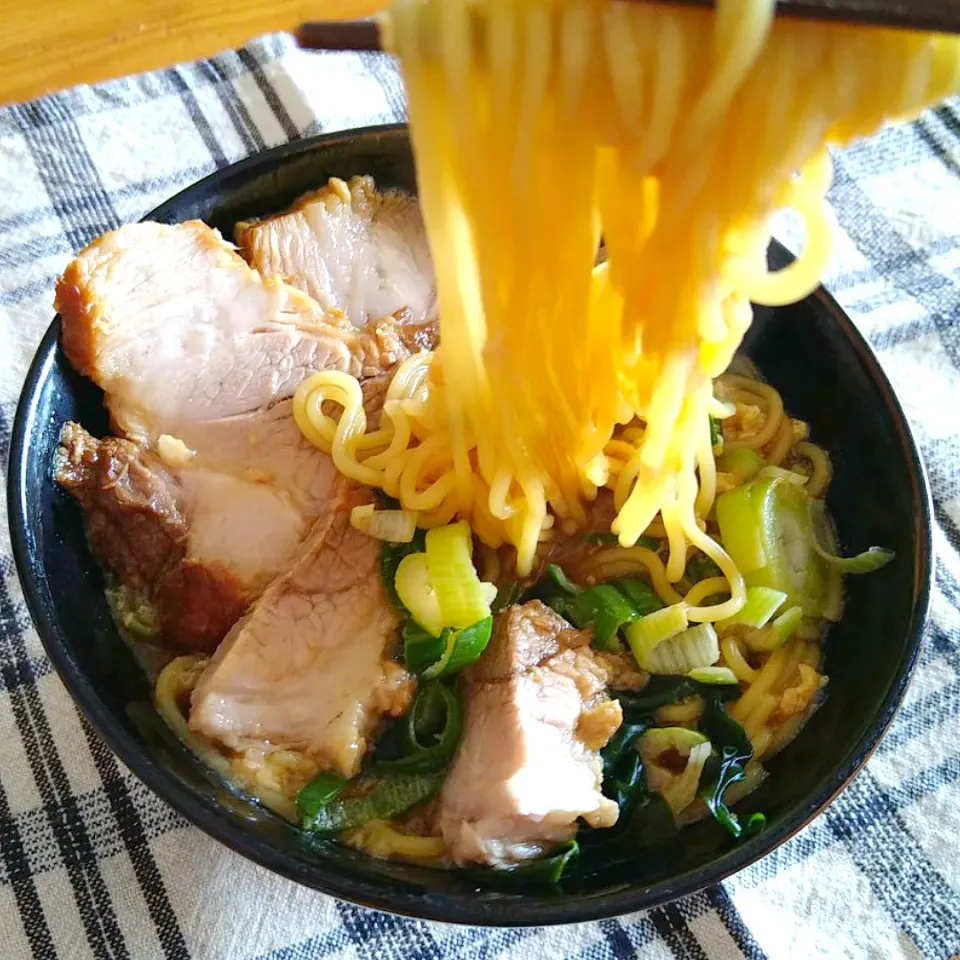 何度目？かのタレで〜焼豚🐷
モリモリ乗せラーメン🍜|とまと🍅さん