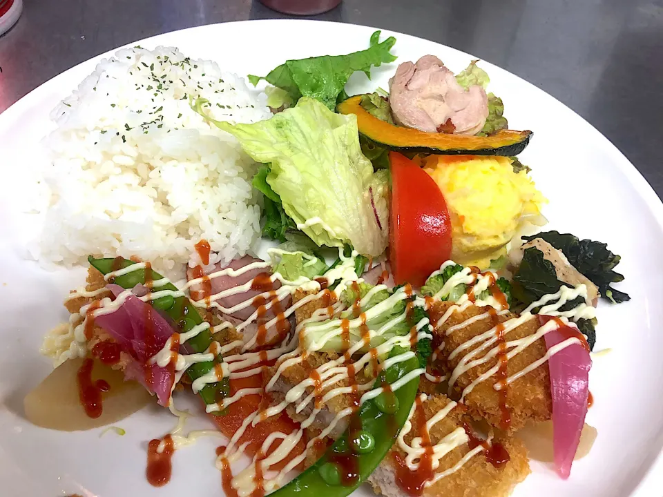 トンカツとサバカツの春野菜で賑やかに|猫殿さん