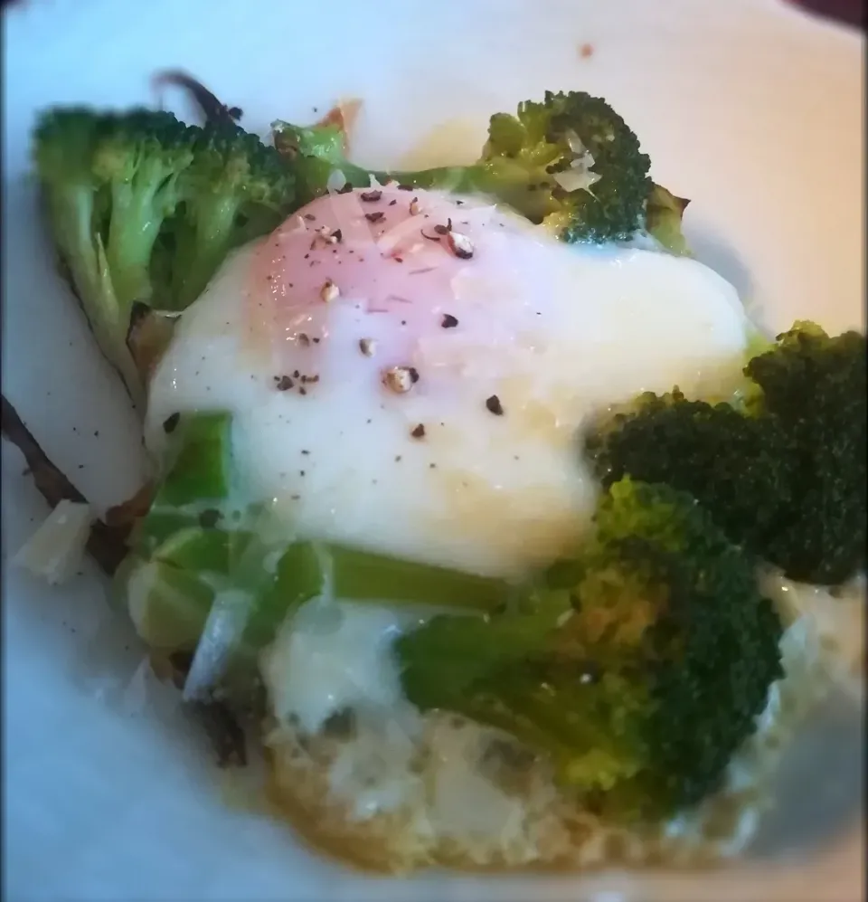 Snapdishの料理写真:uova con broccoli|KHさん