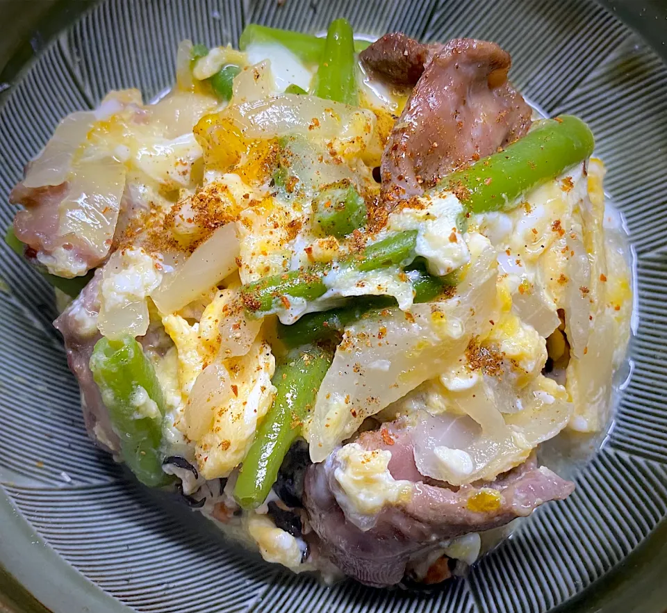 Snapdishの料理写真:砂肝の親子丼|すくらんぶるえっぐさん