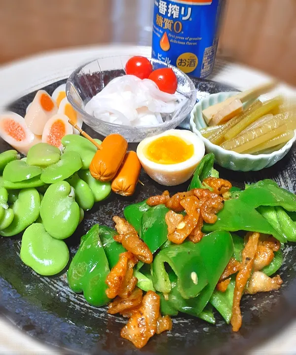 ワンプレートおつまみ💖
🔸蕗と筍炊いたん
🔸鶏皮とピーマン
🔸空豆
🔸煮卵
🔸酢玉ねぎ
🔸明太子、雲丹カマボコ
🔸燻製チーズ|びせんさん