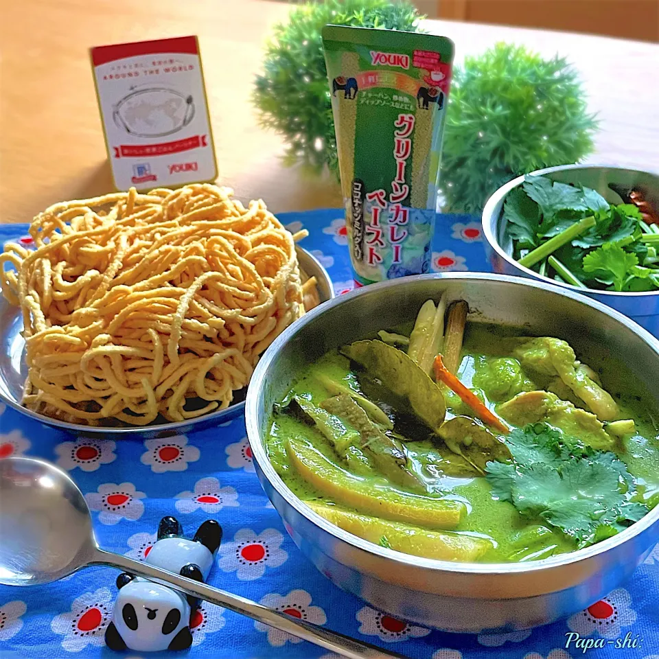 グリーンカレーでエスニック固焼きそば|パパ氏さん