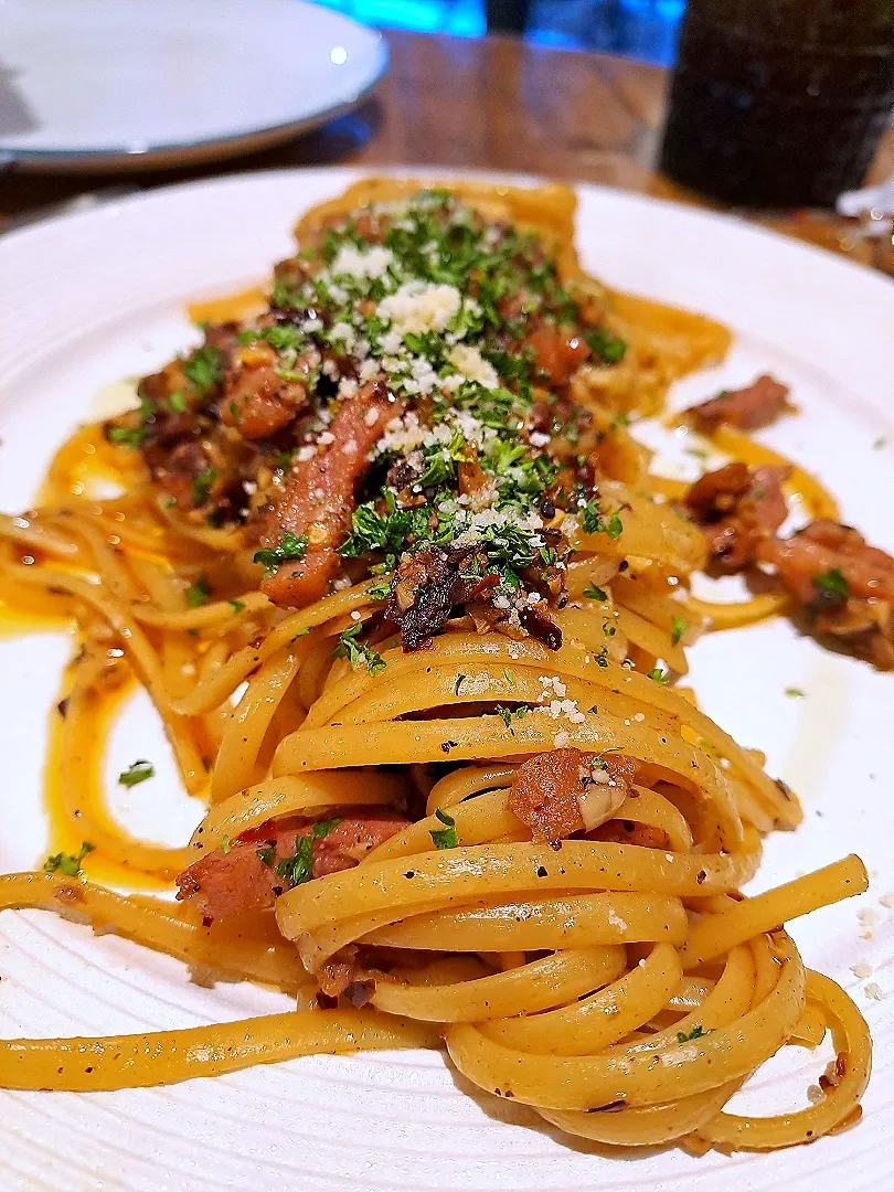 Smoked beef aglio olio @ Trevi Cafe, Saradise|ģřãçîöůşさん