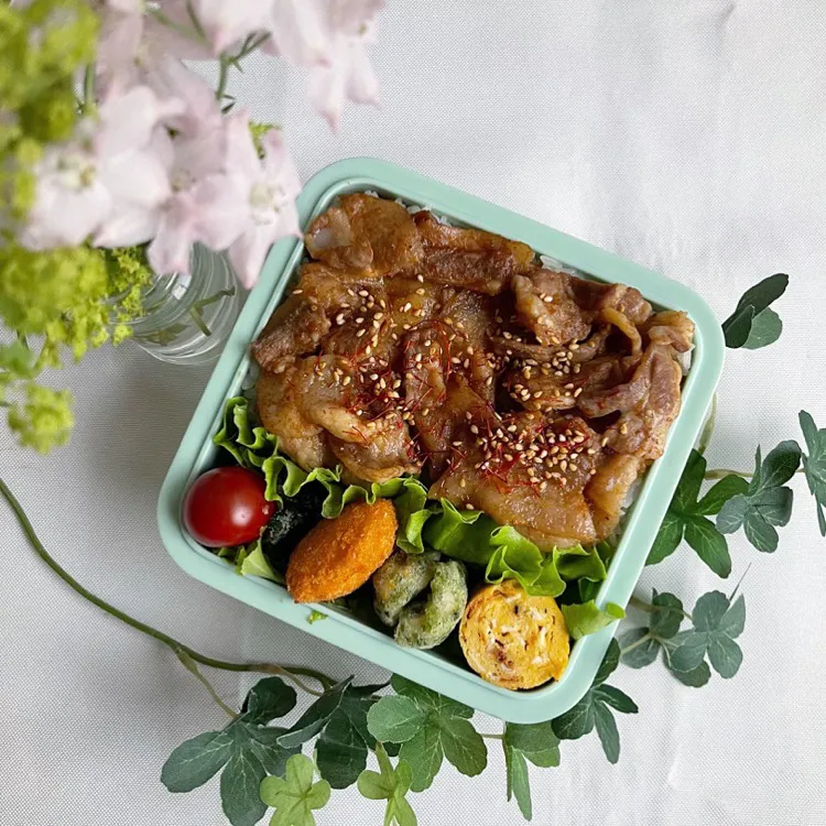 5/8❤︎主人の豚バラ焼肉弁当🌱

GW明け…通常の一週間が始まりましたね☺️
今朝はかなりひどい雨☔️ちょっと肌寒いです|Makinsさん