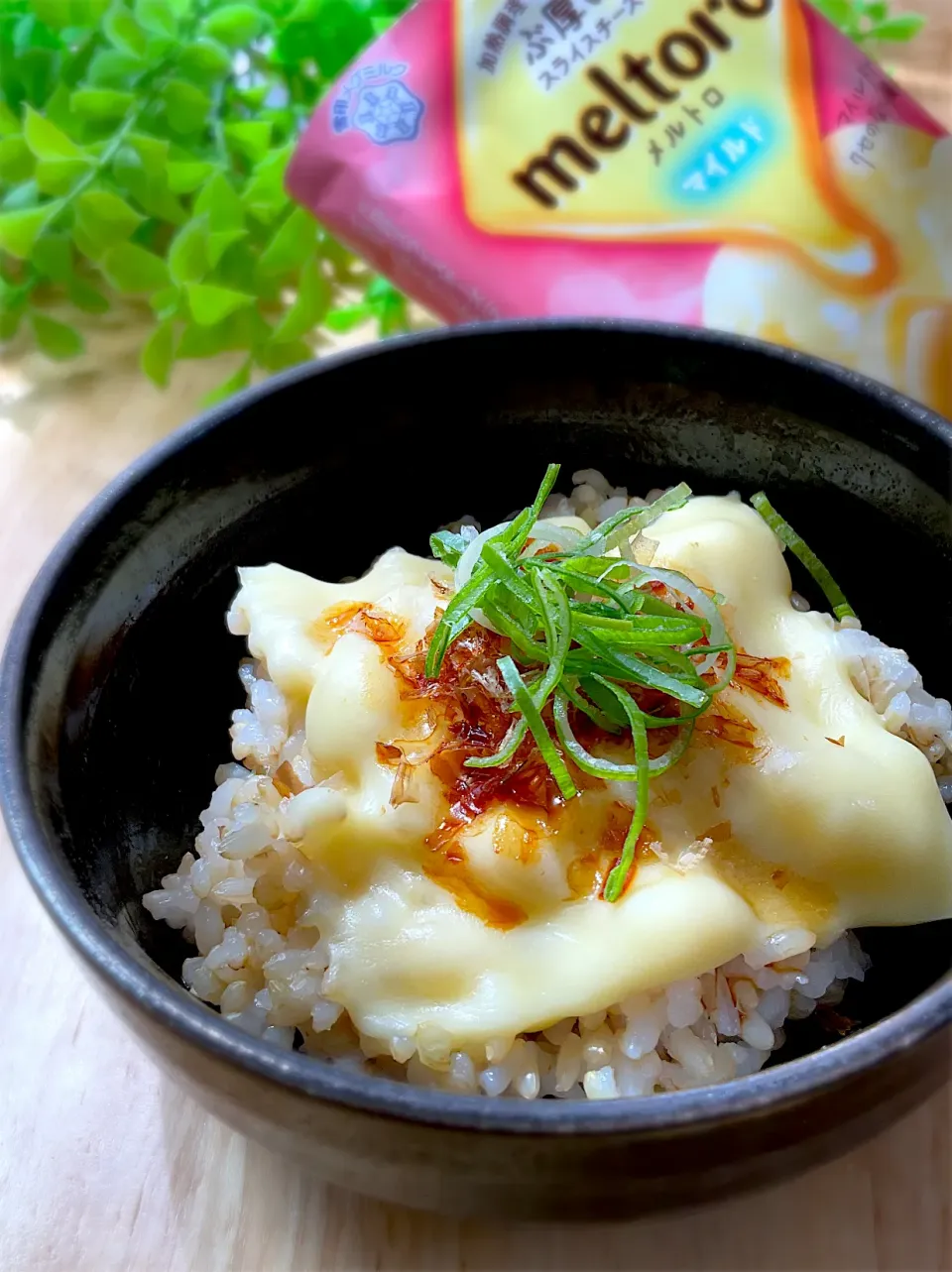 メルトロリッチなもう一品🎶
メルトロチーズ玄米おかか丼|9421beruさん