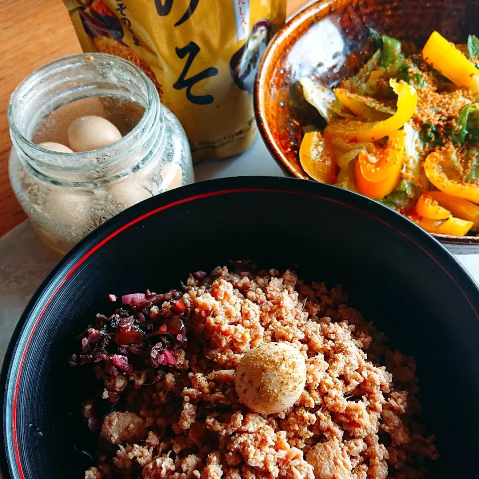 Snapdishの料理写真:粒みそたっぷり！鶏そぼろ丼ランチ|tomtomverdeさん