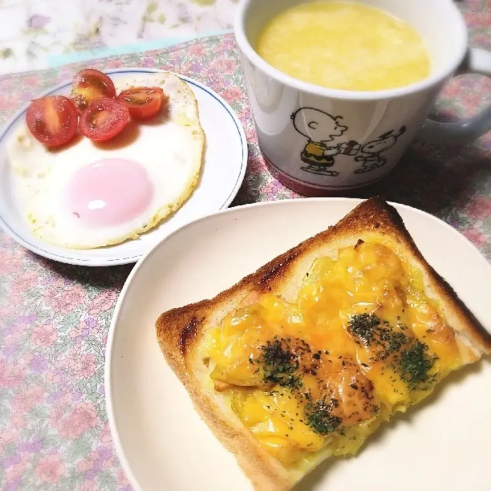 カレー味のオニオンチーズトースト
目玉焼き
甘夏ジュース|トケイソウさん