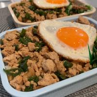 亜矢子さんの料理 ガパオ(鶏ひき肉のバジル炒め)ライス弁当