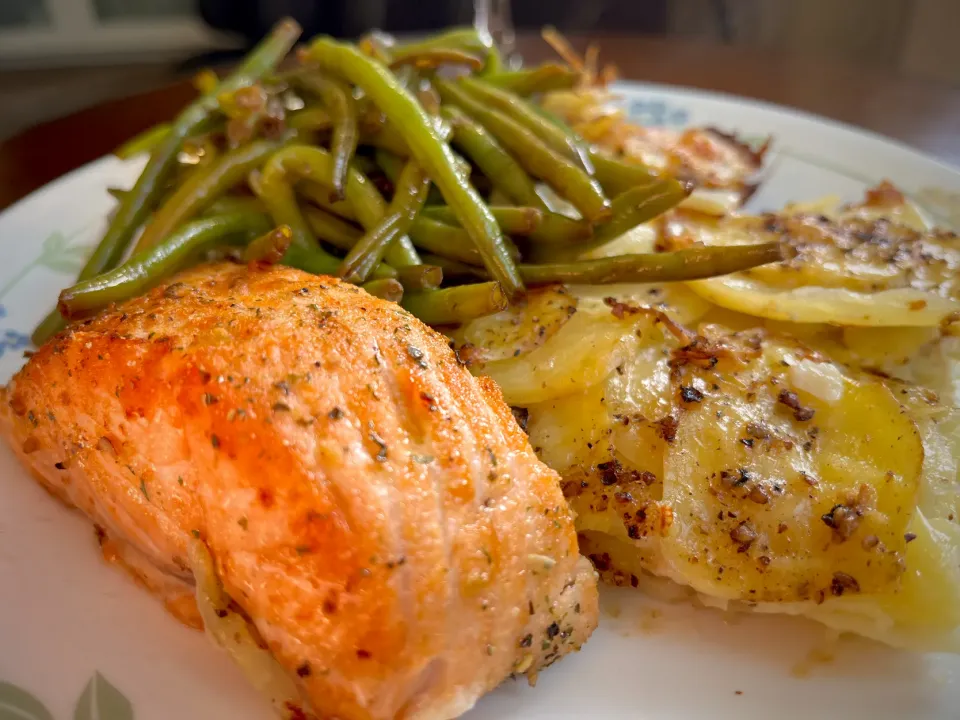 Air fryer salmon, gratin dauphinois and green beans|Laki Maikaʻiさん