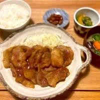 Snapdishの料理写真:生姜焼き定食|kokoさん