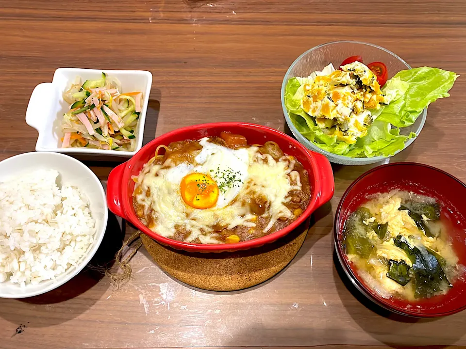 焼きカレーパスタ温玉のせ　大根とわかめのかき玉汁　かぼちゃサラダ　もやしときゅうりの中華和え|おさむん17さん